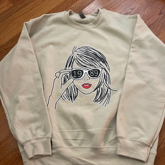 Taylor Swift 1989 crewneck sweatshirt - Picture 1 of 1